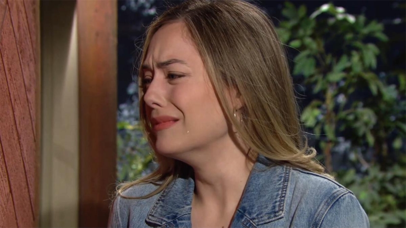 Hope (Annika Noelle) supporte de plus en plus mal l'attitude de Liam. Amour, Gloire et Beauté,
                     épisode 9041 (30 mai 2024,
TF1)
