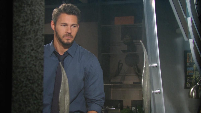 Liam (Scott Clifton) voudrait retrouver sa vie d'avant. Top Models,
                     épisode 9060 (28 septembre 2023,
RTS)