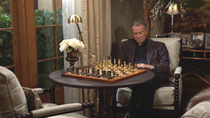 Victor (Eric Braeden) compte bien remporter la partie en cours. Les Feux de l'Amour,
épisode 12665 (21 juillet 2023,
CBS)