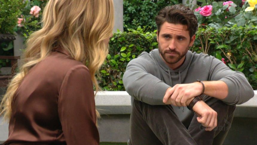Chance (Conner Floyd) aide Summer à faire le tri dans ses sentiments. Les Feux de l'Amour,
épisode 12673 (2 août 2023,
CBS)