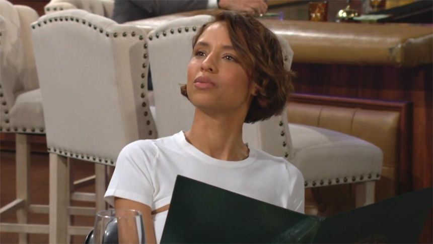 Elena (Brytni Sarpy) dit à Nate qu'il est trop tard pour les politesses. Les Feux de l'Amour,
épisode 12674 (3 août 2023,
CBS)