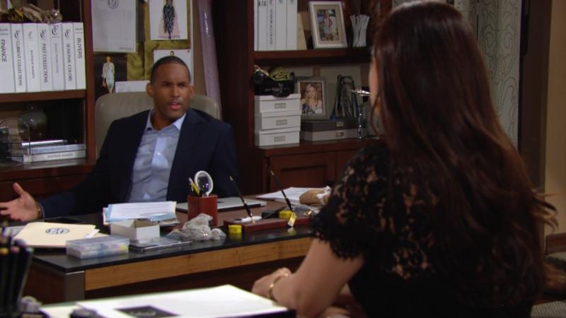 Carter (Lawrence Saint-Victor) est surpris par la position de Katie. Top Models,
                     épisode 9103 (28 novembre 2023,
RTS)