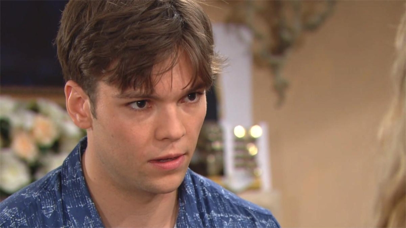 R.J (Joshua Hoffman) revient sur la promesse qu'il a faite à son grand-père. Amour, Gloire et Beauté,
                     épisode 9113 (10 septembre 2024,
TF1)