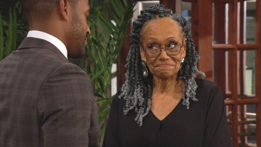 Mamie (Veronica Redd) a plus d'un tour dans son sac. Les Feux de l'Amour,
épisode 12712 (27 septembre 2023,
CBS)