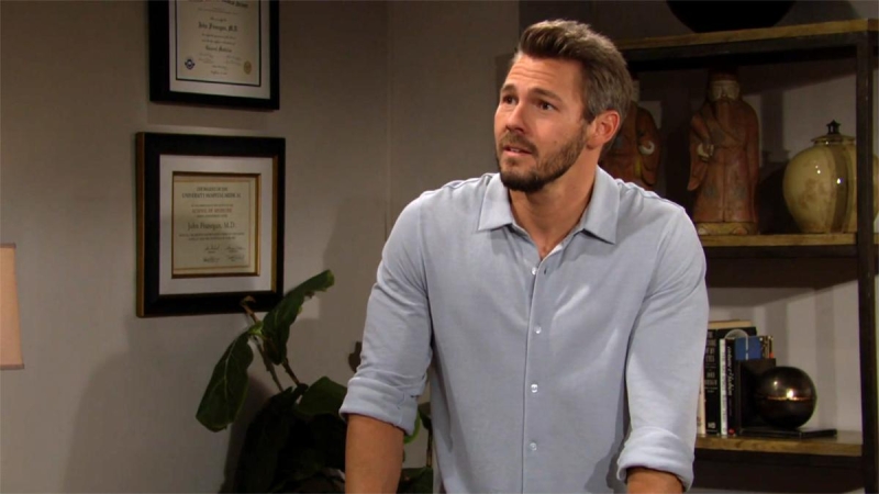Liam (Scott Clifton) reproche à Finn son inaction. Amour, Gloire et Beauté,
                     épisode 9131 (4 octobre 2024,
TF1)