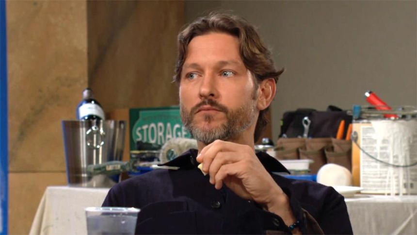 Daniel (Michael Graziadei) n'apprécie pas beaucoup l'attitude de sa mère. Les Feux de l'Amour,
épisode 12731 (24 octobre 2023,
CBS)