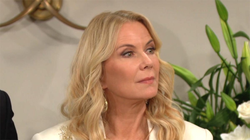 Brooke (Katherine Kelly Lang) remarque quelque chose d'étrange au défilé. Top Models,
épisode 9137 (9 juillet 2024,
RTL9)