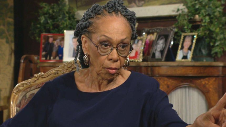 Mamie (Veronica Redd) ne s'attendait pas à ça. Les Feux de l'Amour,
                     épisode 12736 (31 octobre 2023,
CBS)