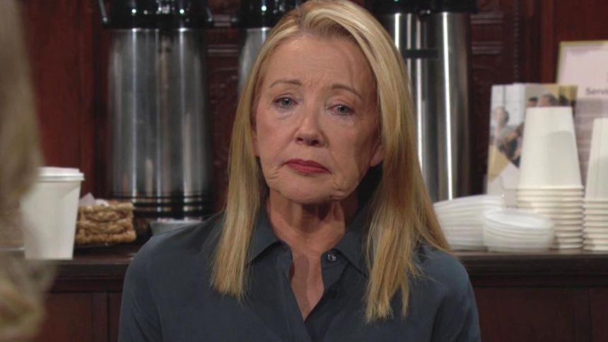 Nikki (Melody Thomas Scott) constate que sa sobriété lui a été enlevée. Les Feux de l'Amour,
épisode 12760 (6 décembre 2023,
CBS)