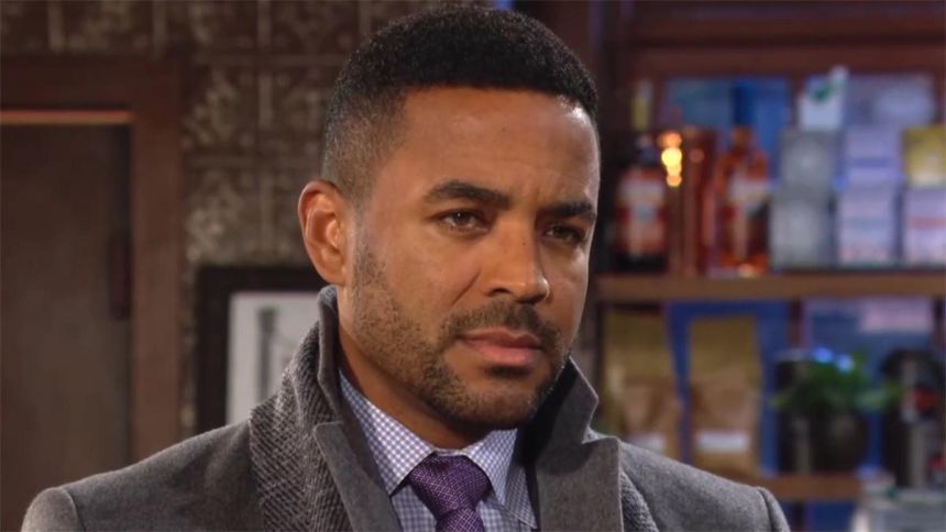 Nate (Sean Dominic) est à l'écoute de Victoria. Les Feux de l'Amour,
épisode 12783 (11 janvier 2024,
CBS)
