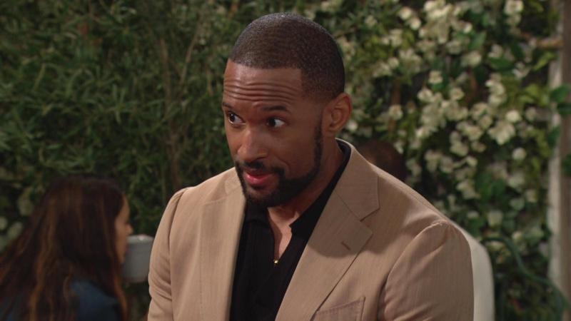Carter (Lawrence Saint-Victor) est toujours de bon conseil… Top Modèles,
                     épisode 9234 (21 janvier 2025,
TVA)