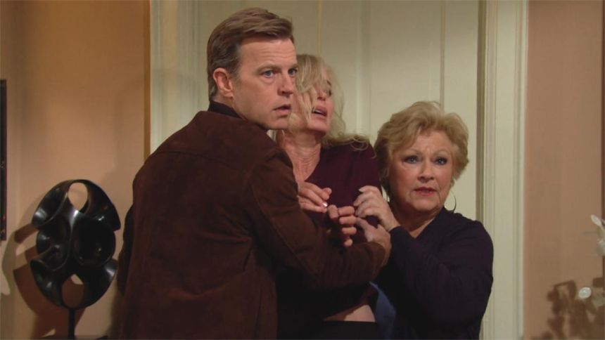 Tucker (Trevor St. John) est au bon endroit au bon moment. Les Feux de l'Amour,
épisode 12887 (7 juin 2024,
CBS)