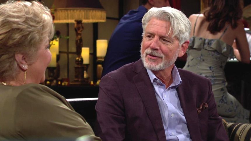 Alan (Christopher Cousins) apprécie le temps passé en compagnie de Traci. Les Feux de l'Amour,
épisode 12903 (1 juillet 2024,
CBS)