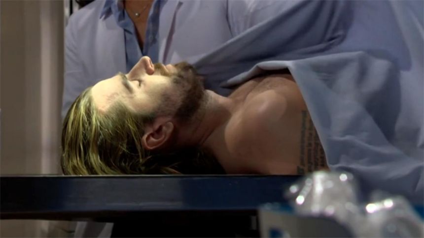 Personne n'avait vu venir la mort de Hollis (Hollis W. Chambers)... Top Models,
épisode 9315 (3 octobre 2024,
RTS)