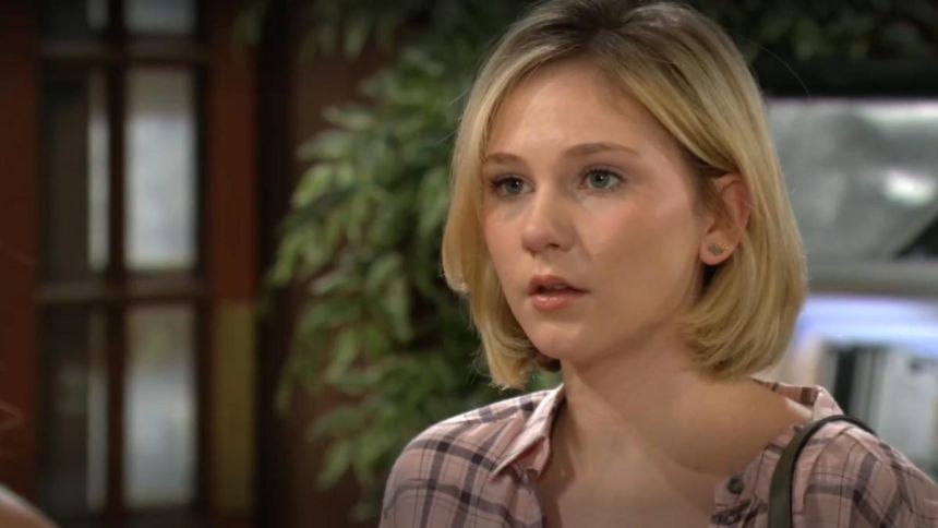 Lucy (Lily Brooks O’Briant) se sent mise à l'écart. Les Feux de l'Amour,
épisode 12918 (22 juillet 2024,
CBS)