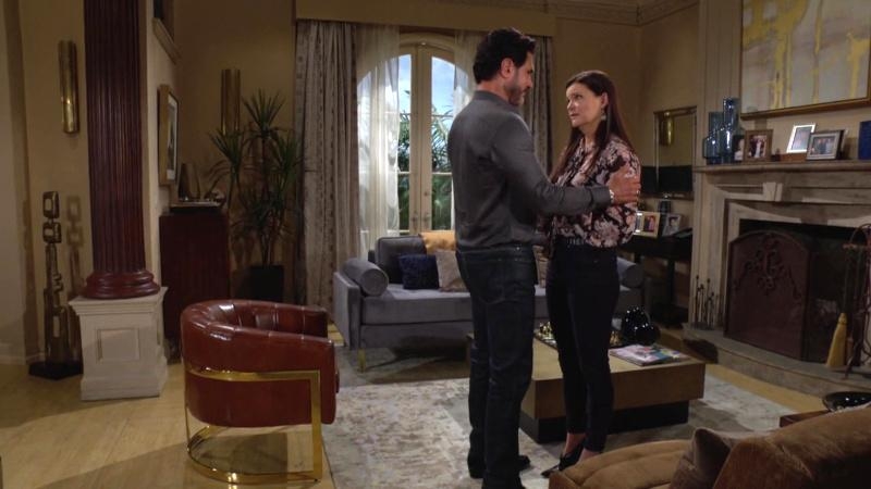 Bill (Don Diamont) tente de rassurer Katie. Top Modèles,
                     épisode 9321 (22 mai 2025,
TVA)
