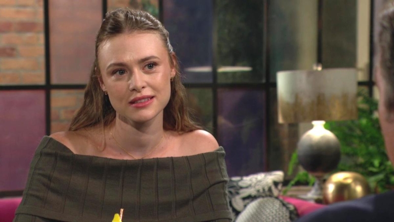 Claire (Hayley Erin) voudrait aider les Abbott à résoudre leurs conflits. Les Feux de l'Amour,
                     épisode 12957 (13 septembre 2024,
CBS)