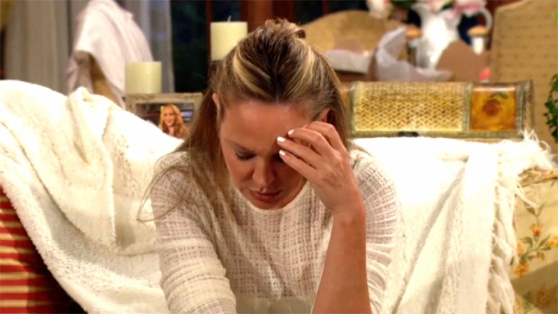 Sharon (Sharon Case) se bat contre elle-même. Les Feux de l'Amour,
                     épisode 12958 (16 septembre 2024,
CBS)