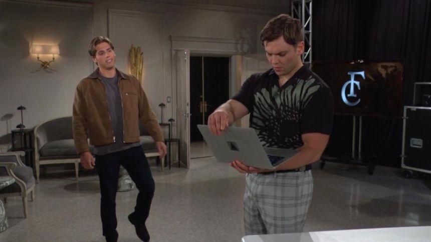 Will (Crew Morrow) et R.J (Joshua Hoffman) apprennent à se connaître... Amour, Gloire et Beauté/Top Models,
                     épisode 9368 (26 septembre 2024,
CBS)