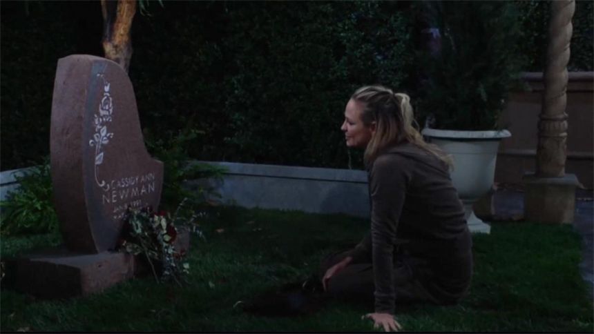 Perdue, Sharon (Sharon Case) se tourne vers Cassie. Les Feux de l'Amour,
épisode 12967 (27 septembre 2024,
CBS)