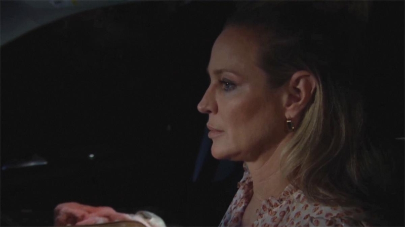 Sharon (Sharon Case) franchit un nouveau cap. Les Feux de l'Amour,
                     épisode 12973 (7 octobre 2024,
CBS)