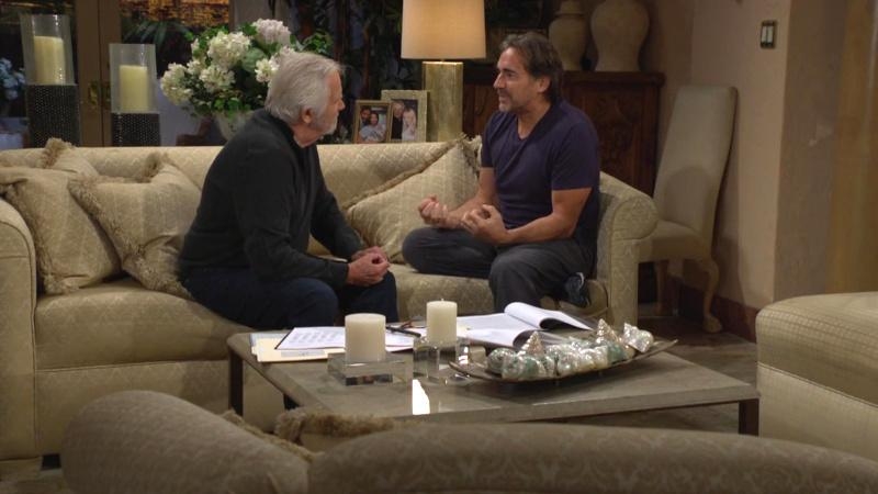 Eric (John McCook) écoute les explications de Ridge. Top Models,
                     épisode 9381 (16 juin 2025,
RTL9)