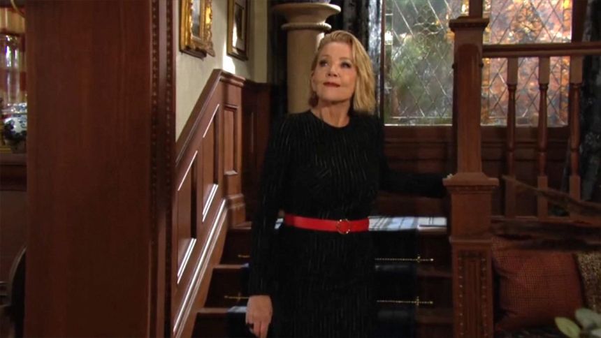 Nikki (Melody Thomas Scott) est prête pour son premier jour à Chancellor. Les Feux de l'Amour,
épisode 13009 (26 novembre 2024,
CBS)