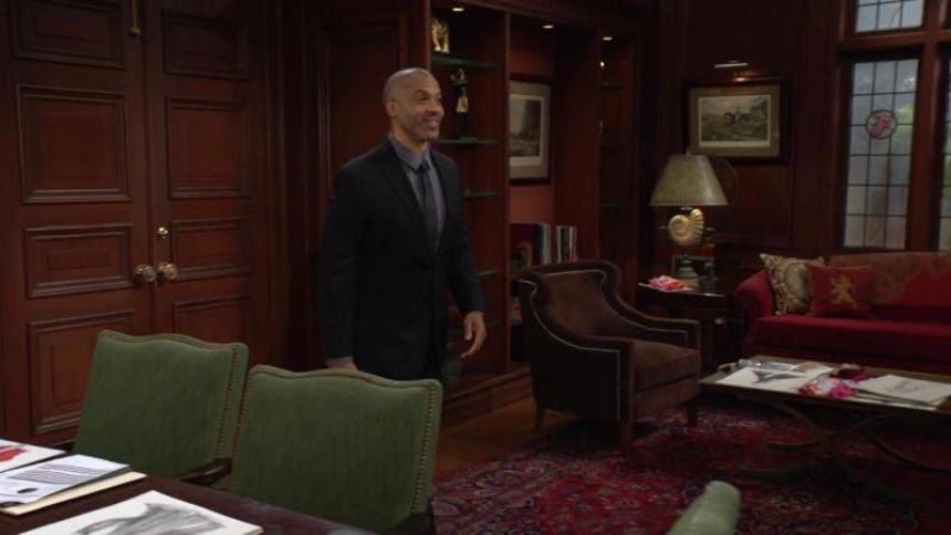 Justin (Aaron D. Spears) est de retour. Top Models,
                     épisode 9411 (14 février 2025,
RTS)