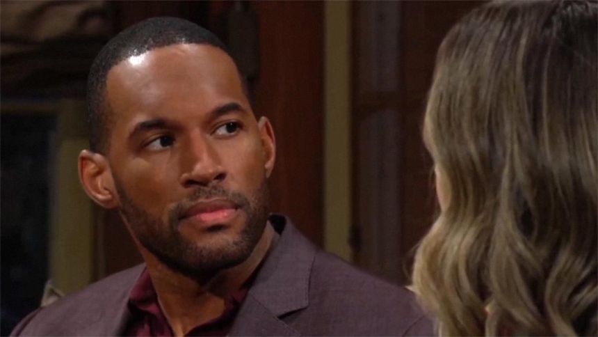 Carter (Lawrence Saint-Victor) annonce à Hope son renvoi de chez Forrester Creations. Amour, Gloire et Beauté/Top Models,
                     épisode 9414 (3 décembre 2024,
CBS)