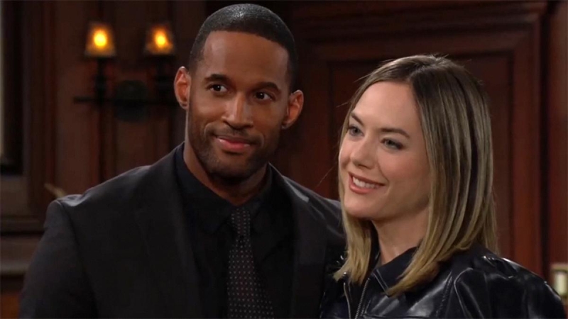 Carter (Lawrence Saint-Victor) et Hope (Annika Noelle) annoncent la nouvelle à Zende. Top Models,
                     épisode 9421 (11 août 2025,
RTL9)