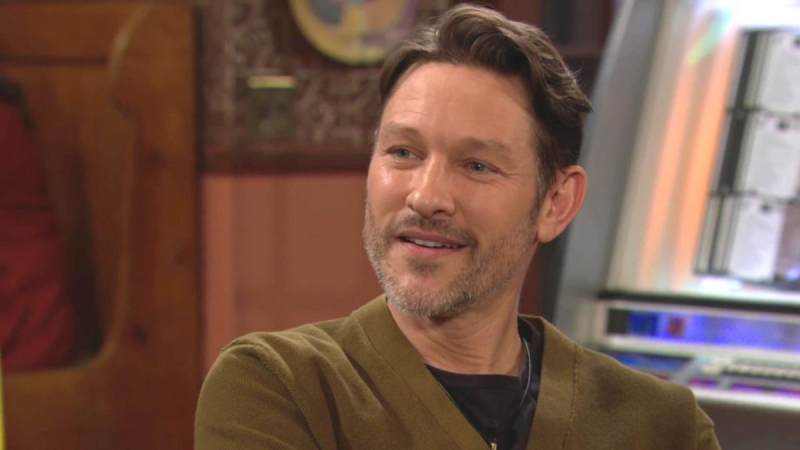 Daniel (Michael Graziadei) s'interroge sur la nouvelle association de Billy et Phyllis. Les Feux de l'Amour,
                     épisode 13041 (16 janvier 2025,
CBS)