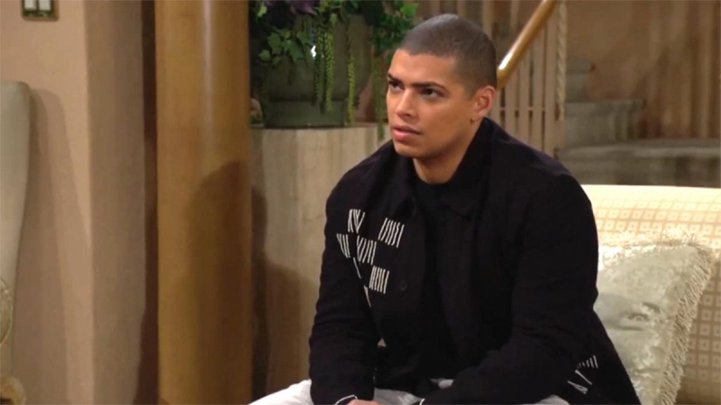 Zende (Delon De Metz) se questionne sur l'avenir de Forrester Creations. Amour, Gloire et Beauté/Top Models,
épisode 9445 (17 janvier 2025,
CBS)