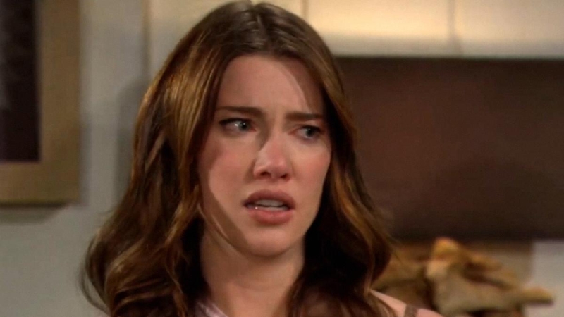 Steffy (Jacqueline MacInnes Wood) est terrorisée par ces nouvelles révélations. Top Models,
                     épisode 9472 (12 mai 2025,
RTS)
