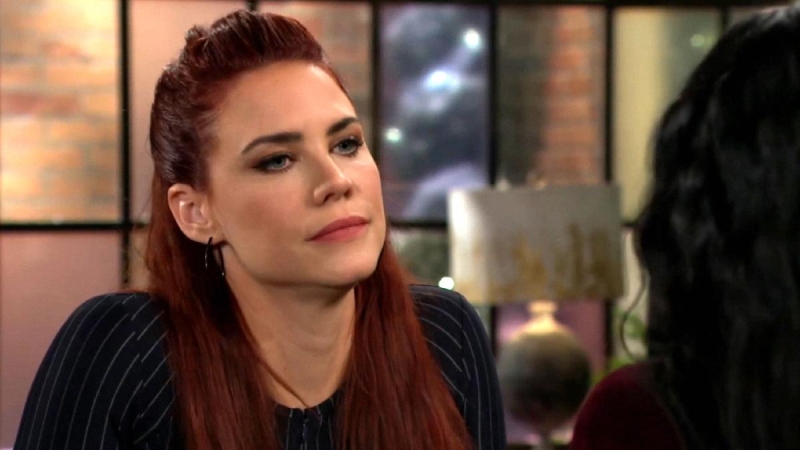 Sally (Courtney Hope) apprend qu'Audra a un vieil ami en ville... Les Feux de l'Amour,
épisode 13071 (28 février 2025,
CBS)