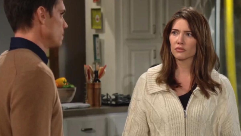 Steffy (Jacqueline MacInnes Wood) n'est pas au bout de ses surprises... Top Models,
                     épisode 9479 (21 mai 2025,
RTS)
