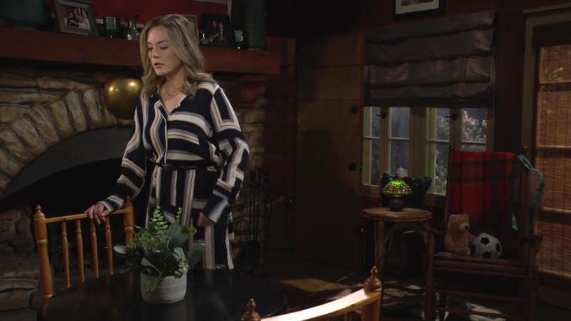 Hope (Annika Noelle) est furieuse ! Amour, Gloire et Beauté/Top Models,
                     épisode 9488 (24 mars 2025,
CBS)
