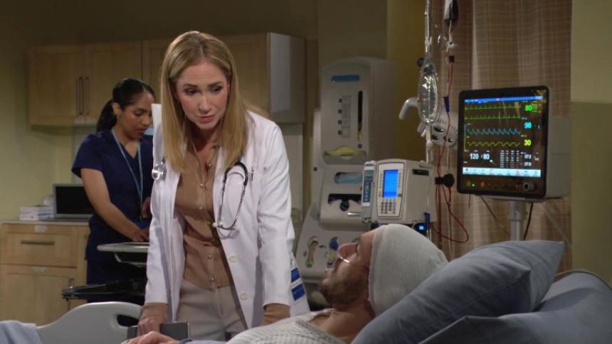 Bridget (Ashley Jones) est au chevet de Liam. Amour, Gloire et Beauté/Top Models,
                     épisode 9505 (16 avril 2025,
CBS)