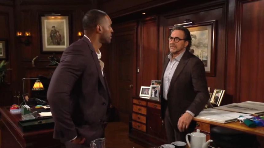 Carter (Lawrence Saint-Victor) aimerait permettre à Hope de retrouver sa place chez Forrester. Top Models,
épisode 9517 (14 juillet 2025,
RTS)