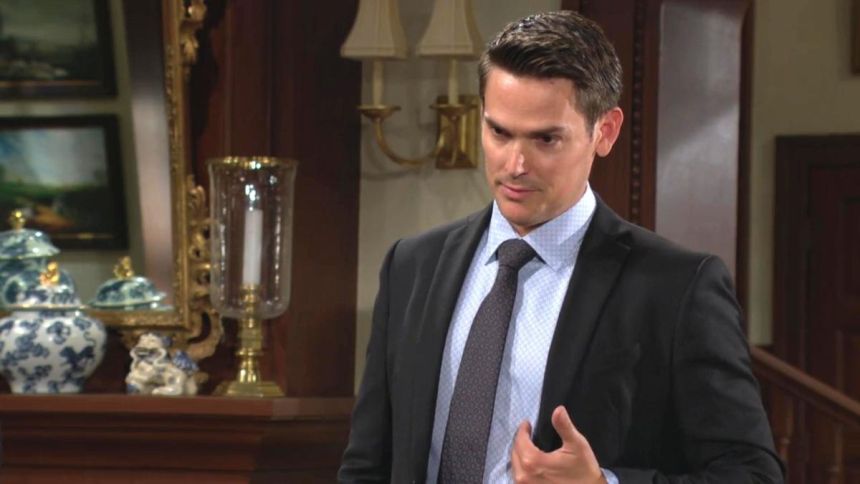 Adam (Mark Grossman) doit expliquer, une fois de plus, son comportement. Les Feux de l'Amour,
épisode 13180 (4 août 2025,
CBS)