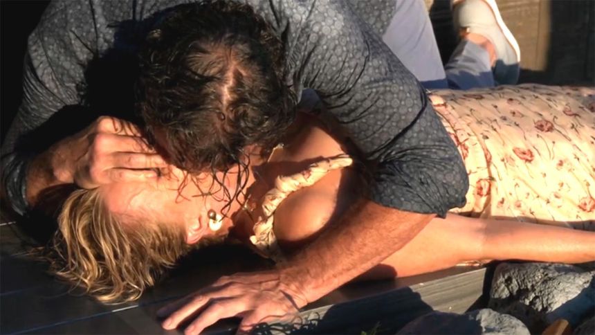Ridge (Thorsten Kaye) fait tout ce qu'il peut pour sauver Brooke. Amour, Gloire et Beauté/Top Models,
                     épisode 9583 (6 août 2025,
CBS)