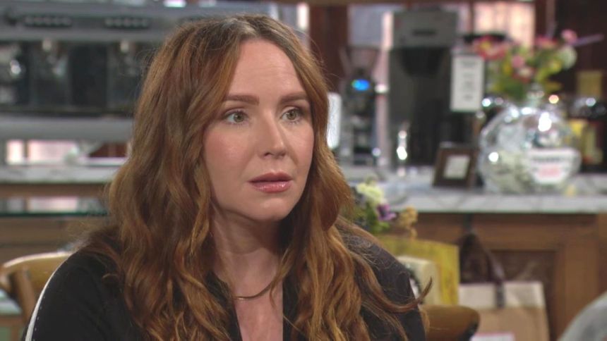 Mariah (Camryn Grimes) tient à s'en sortir seule. Les Feux de l'Amour,
épisode 13185 (11 août 2025,
CBS)