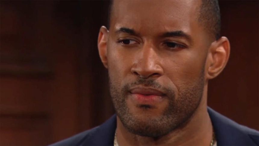 Carter (Lawrence Saint-Victor) est jaloux. Amour, Gloire et Beauté/Top Models,
                     épisode 9595 (25 août 2025,
CBS)