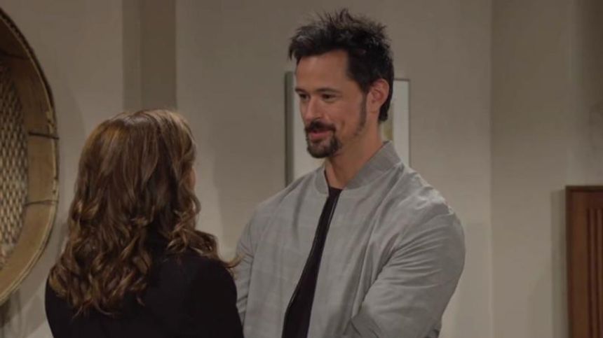 Thomas (Matthew Atkinson) fait une surprise à sa mère. Amour, Gloire et Beauté/Top Models,
épisode 9601 (2 septembre 2025,
CBS)