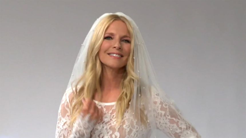Christine (Lauralee Bell) prend un plaisir fou à essayer des robes pour son mariage... ! Les Feux de l'Amour,
                     épisode 13214 (19 septembre 2025,
CBS)