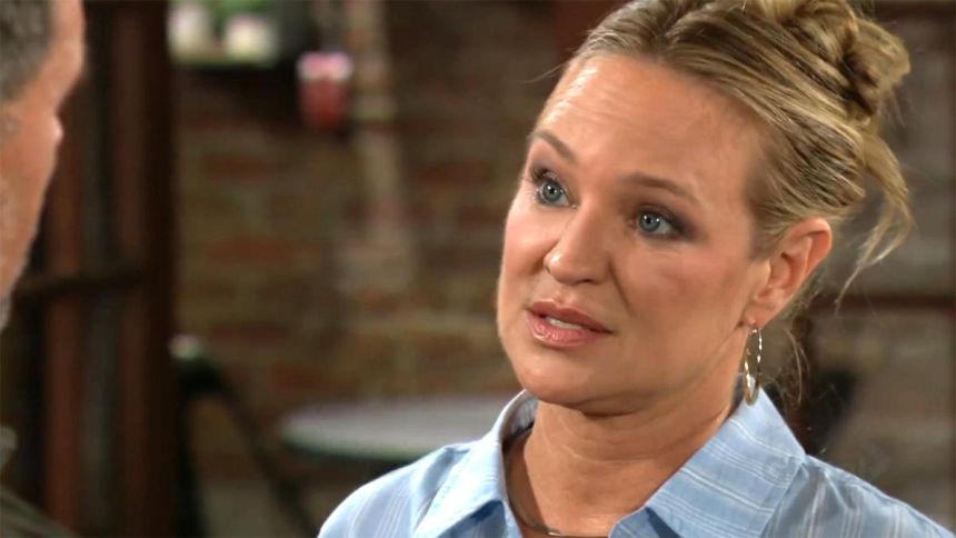 Sharon (Sharon Case) s'inquiète pour Noah. Les Feux de l'Amour,
                     épisode 13225 (6 octobre 2025,
CBS)