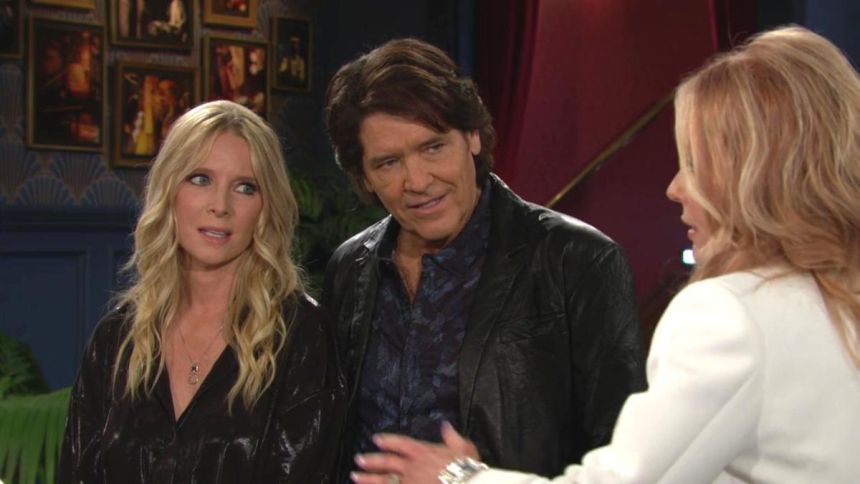 Christine (Lauralee Bell) et Danny (Michael Damian) écoutent les griefs de Lauren. Les Feux de l'Amour,
                     épisode 13229 (10 octobre 2025,
CBS)
