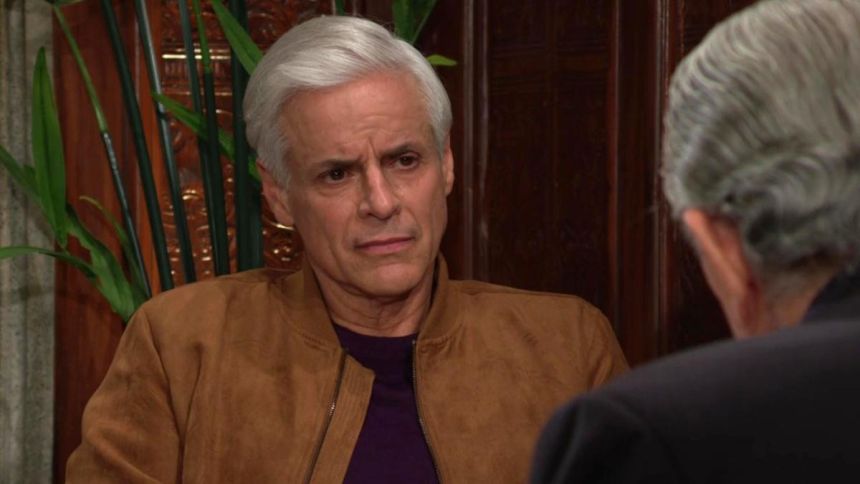 Compte tenu de leurs rapports tendus, Michael (Christian Le Blanc) hésite à retravailler pour Victor. Les Feux de l'Amour,
                     épisode 13243 (30 octobre 2025,
CBS)