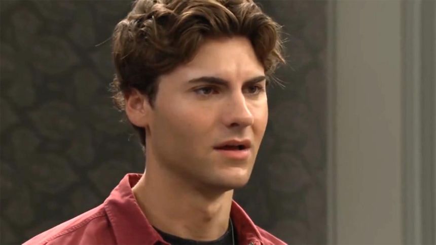 En se rendant chez Forrester Creations, Remy (Christian Weissmann) obtient l'accueil qu'il mérite... Amour, Gloire et Beauté/Top Models,
                     épisode 9645 (3 novembre 2025,
CBS)