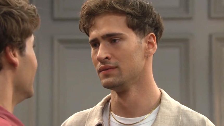 Deke (Harrison Cone) ne reconnaît pas son petit-ami... Amour, Gloire et Beauté/Top Models,
                     épisode 9646 (4 novembre 2025,
CBS)