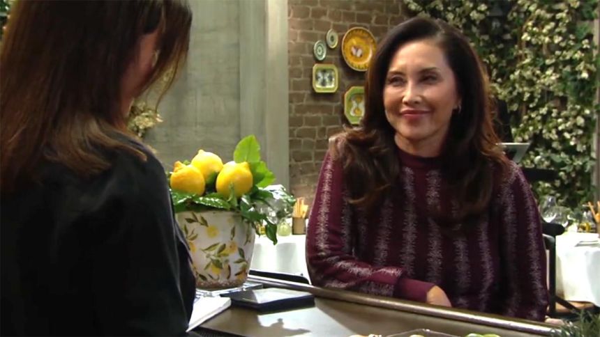 Li (Naomi Matsuda) et Sheila (Kimberlin Brown) sont contentes de se voir. Amour, Gloire et Beauté/Top Models,
                     épisode 9697 (20 janvier 2026,
CBS)